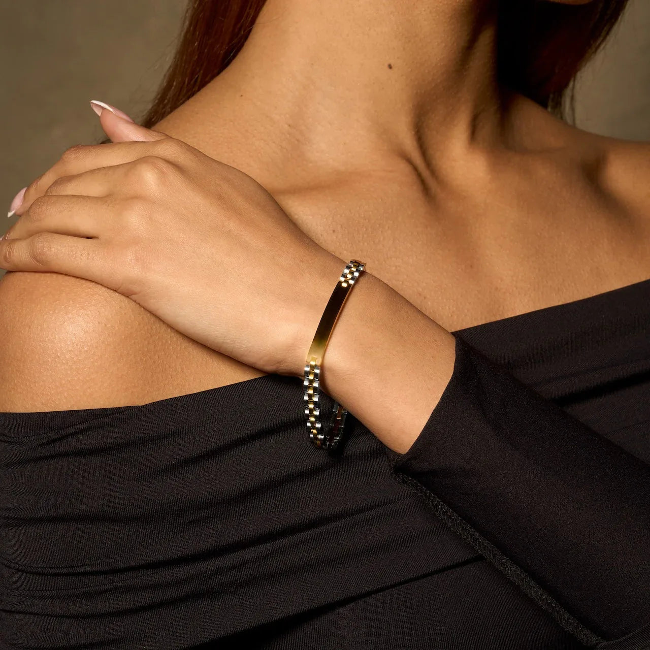 Jubilee Bracelet with Engraved Bar - Virella Jewelry